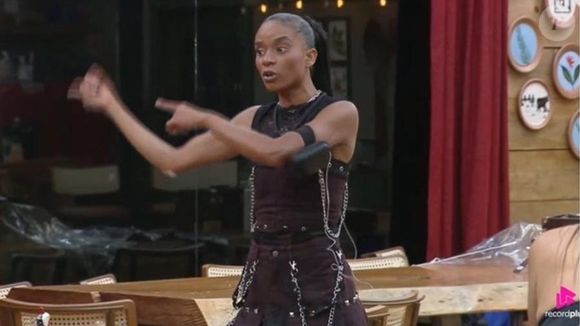 Kathy Maravilha aparece muito próxima com 33,94% dos votos da Enquete UOL