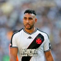 'Era comum entre o casal': acusado de obrigar amante a beber urina, Payet, do Vasco, nega abuso e revela expõe suposto fetiche
