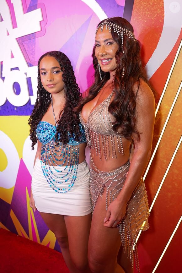 Giulia Carvalho e Scheila Carvalho no carnaval em Salvador nesta segunda, 16