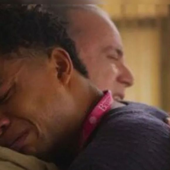 Samuel (Juan Paiva) descobre participação de Jaques na morte de Abel (Tony Ramos) em Dona de Mim