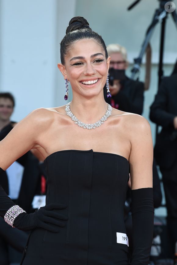 Demet Özdemir, com quem Can Yaman contracenou em ‘A Sonhadora’, também foi apontada como namorada do astro