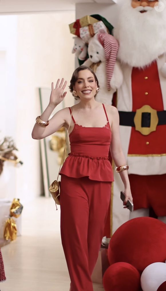 Fabiana Justus também marcou presença no Natal organizado por Ana Paula Siebert