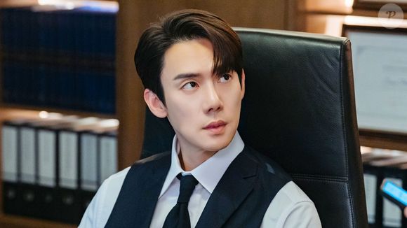 Yoo Yeon-seok é o galã Sa-eon em 'Quando o Telefone Toca'. Depois deste dorama, todas passaram a querer homens engravatados