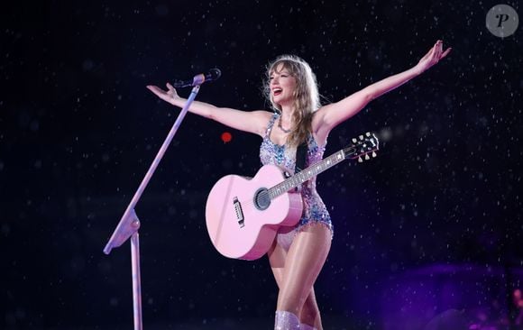 Descrito como uma ode à confiança, ao encanto e à feminilidade, o perfume original de Taylor Swift — hoje difícil de encontrar no Brasil — acaba levando muitos consumidores a recorrer a alternativas mais acessíveis