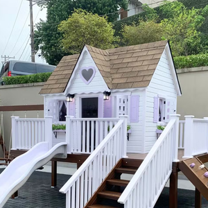 Bruna Biancardi se divertiu com a nova casinha de brinquedo das filhas, que custa R$ 90 mil.