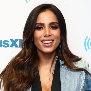 Outra mudança importante no rosto de Anitta foi feita com preenchedores em áreas estratégicas