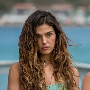 Em 'A Força do Querer', Isis Valverde exibia madeixas ultralongas, onduladas e volumosas