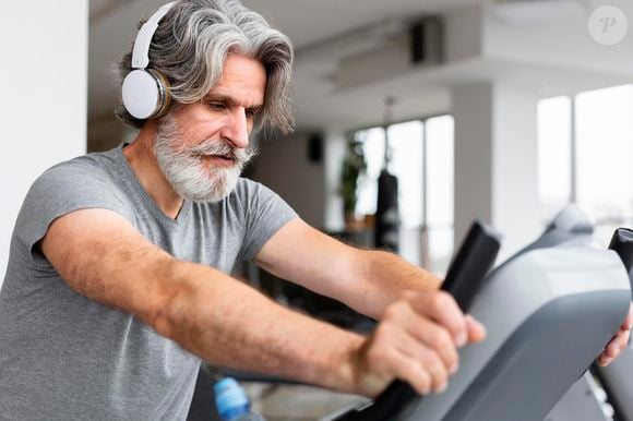 Segundo o cardiologista esportivo Benjamin Levine, para proteger o sistema cardiovascular a partir dos 50 anos, é recomendável fazer uma sessão semanal de exercício de alta intensidade, vários dias de treinamento aeróbico e uma ou duas sessões de treinamento de força