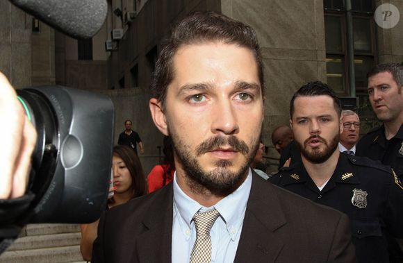 Shia LaBeouf contou ao podcast Real Ones with Jon Bernthal que chegou ao AA em um momento extremo, incentivado por Josh Brolin