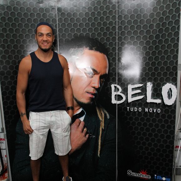 Belo costumava esconder o cabelo com bonés e acessórios devido à calvície