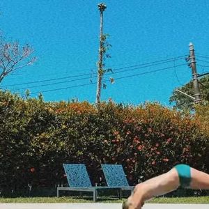 José Loreto aproveita com frequência sua piscina, que foi incluída na reforma