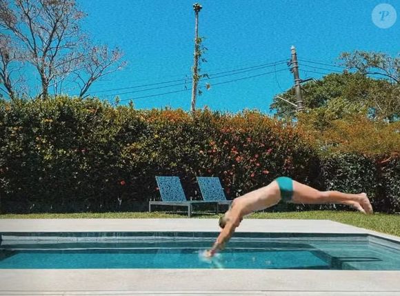 José Loreto aproveita com frequência sua piscina, que foi incluída na reforma