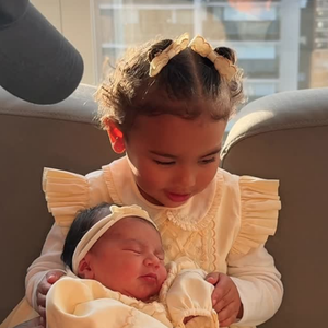 Em comemoração ao primeiro mês de Mel, Neymar e Bruna Biancardi fizeram uma festa singela