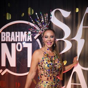 Paolla Oliveira marcou presença na Sapucaí na noite deste domingo, dia 15 de fevereiro de 2026