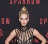 Apesar de não resistir a alguma guloseima ou pizza, Jennifer Lawrence sempre mantém em sua bolsa iogurte grego integral, chocolate amargo, homus e vegetais
