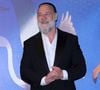A produção, que lhe rendeu um dos cinco Oscars do filme, não foi isenta de tensões internas. Crowe descreveu um ambiente de trabalho extremamente exigente, no qual teve que defender sua própria visão artística.