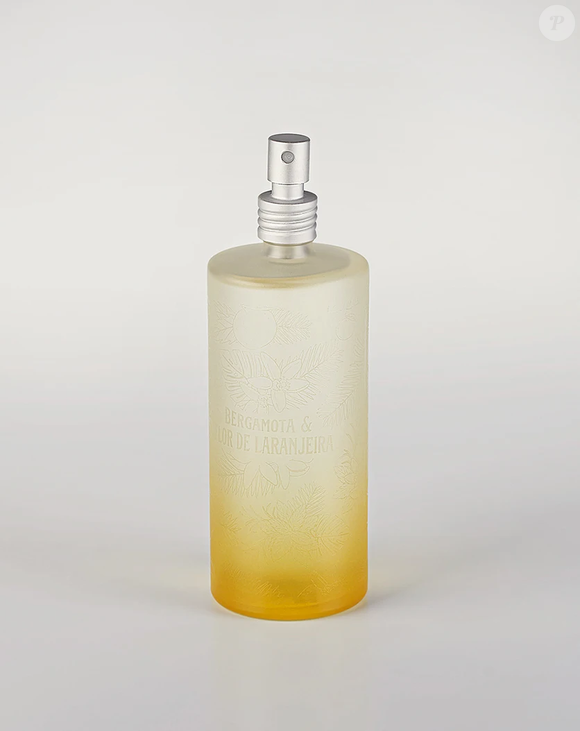 Bergamota & Flor de Laranjeira (Granado) - 230ml | R$ 98,00 - O gengibre, o jasmim e o néroli enriquecem o coração da composição, enquanto cedro, sândalo e musk garantem um fundo acolhedor e de excelente permanência na pele
