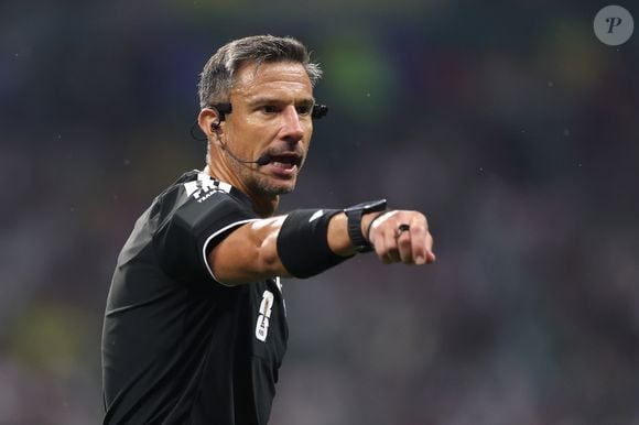 Antes de apitar a final da Copa do Mundo de 2026, Slavko Vinčić precisou superar uma das maiores polêmicas de sua trajetória. Segundo o ge, o presidente da Associação de Árbitros da Eslovênia afirmou que o juiz estava apenas 'no lugar errado, na hora errada'