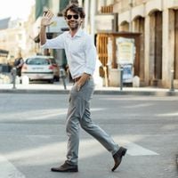 De acordo com a psicologia, acenar com a mão para agradecer aos carros ao atravessar a rua é característico dessas pessoas