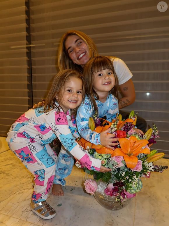 Virgínia Fonseca convidou as meninas para dançar e foi surpreendida pela resposta: elas queriam uma canção do pai, Zé Felipe