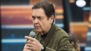 Faustão surge sorridente em fotos de Natal e combina look com filhos após João Guilherme revelar limitações do pai