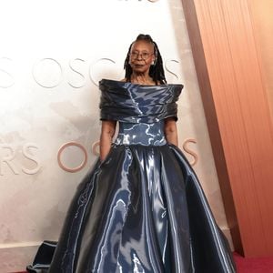 Whoopi Goldberg afirmou acreditar que extraterrestres existem e respondeu 'sim' quando questionada no The View se acreditava que aliens poderiam estar entre nós