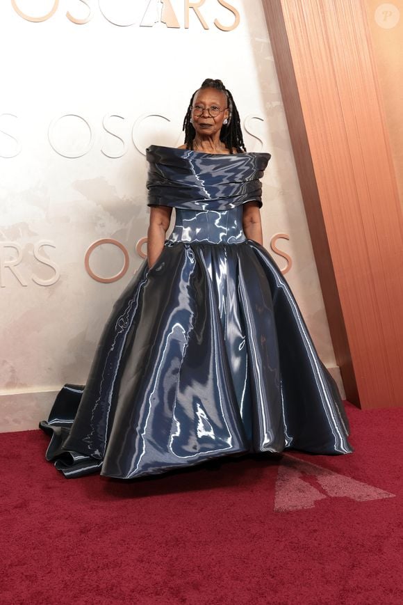 Whoopi Goldberg afirmou acreditar que extraterrestres existem e respondeu 'sim' quando questionada no The View se acreditava que aliens poderiam estar entre nós