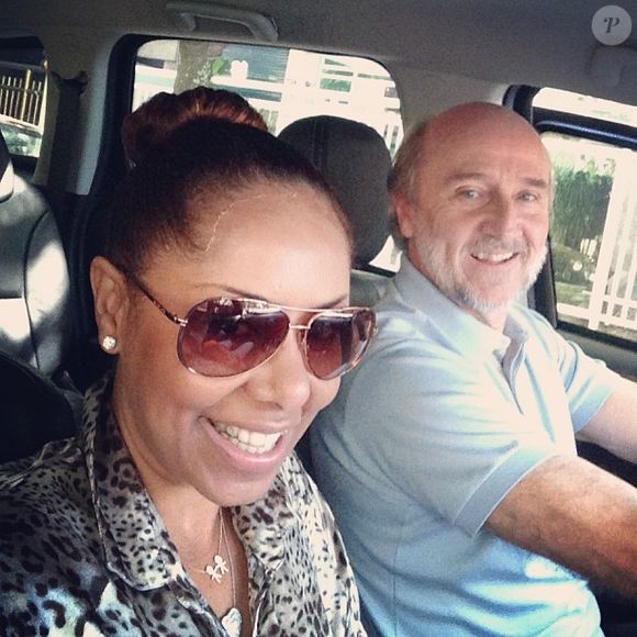 Em 1997, Valéria Valenssa, o então marido Hans Donner, icônico designer gráfico da TV Globo e uma amiga se preparavam para embarcar em um avião bimotor fretado