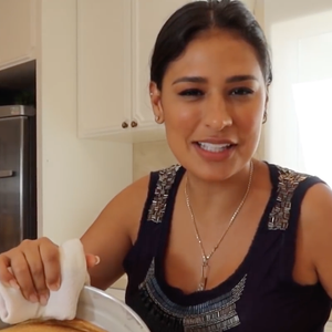 Simone Mendes revelou, em seu canal do YouTube, uma receita de bolo de pão de queijo delicioso e super simples