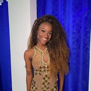 Carnaval 2025: Lorena Raíssa é a rainha de bateria da Beija-Flor