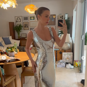 Prata em foco: em 2026, o brilho deixa de ser detalhe e vira protagonista: moderno, elegante e perfeito para iluminar até o look mais básico