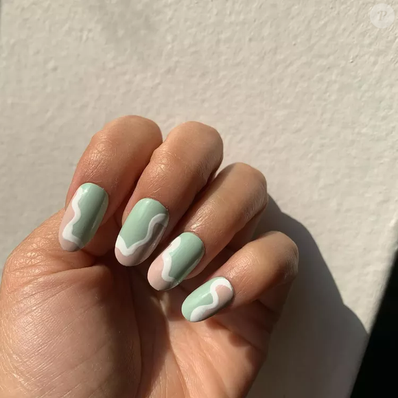 Designs modernos como este são surpreendentemente fáceis de recriar. Adicione uma faixa branca grossa como borda para um toque original