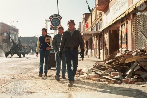 Estrelado por Patrick Swayze e Charlie Sheen, o filme foi abraçado pela MGM com a intenção de ser uma espécie de 'Rambo adolescente'