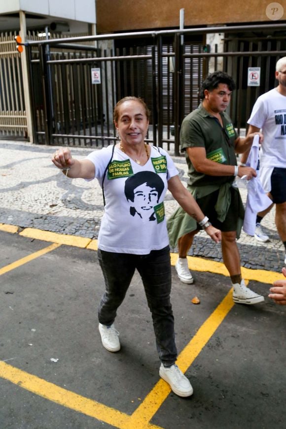 Cissa Guimarães na manifestação em Copacabana contra a anistia dos condenados pelo golpe de 8 de janeiro