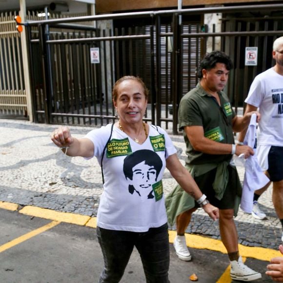 Cissa Guimarães na manifestação em Copacabana contra a anistia dos condenados pelo golpe de 8 de janeiro