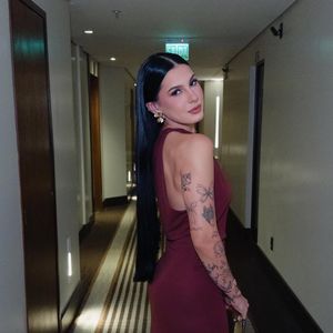 Visual de Ana Castela não durou muito tempo e logo ela voltou ao cabelo preto