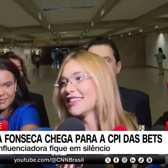 Ao chegar para prestar o depoimento na CPI das Bets, Virginia Fonseca estava usando óculos e moletom.