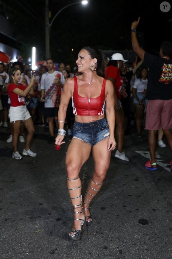 Viviane Araujo mostrou seu gingado no 1º ensaio de rua do Salgueiro rumo ao carnaval 2026