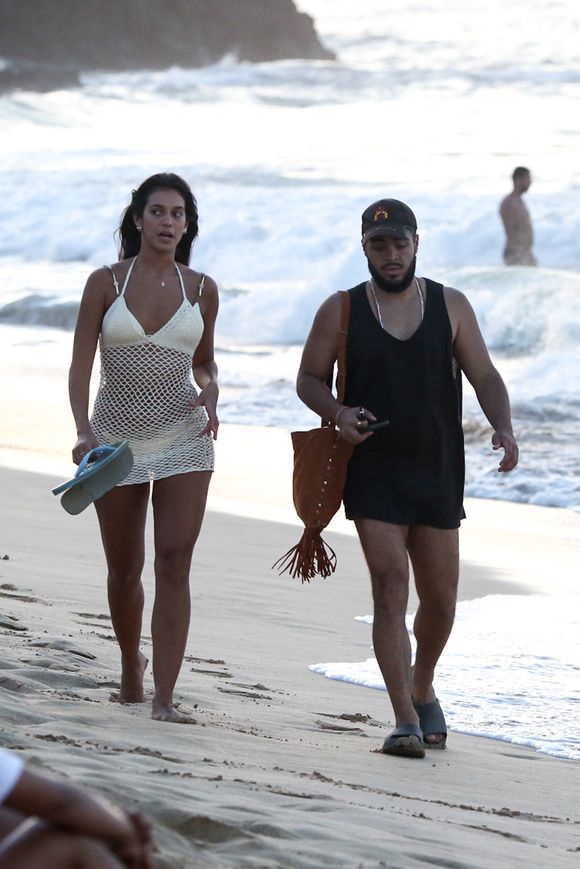 Saída de praia de crochê valorizou look de moda praia da ex-BBB Alane Dias