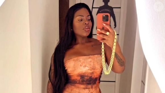 Jojo Todynho exibe resultado definitivo de plásticas em vestido colado, mas detalhe rouba a cena: 'Pernas não afinam'