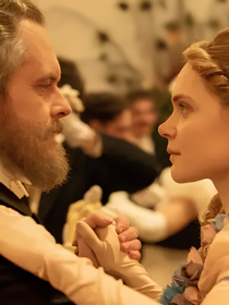 Hoje na Netflix, uma minissérie de época com apenas seis episódios: baseada em um romance e com 2,5 milhões de visualizações em uma semana