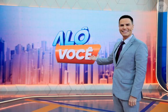 Luiz Bacci voltou ao SBT para apresentar o 'Alô, Você', lançado em maio de 2025; em janeiro de 2026, jornalista revelou sua saída da atração