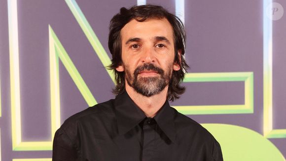 O Rubinho do remake de 'Vale Tudo' é interpretado pelo ator Julio Andrade.