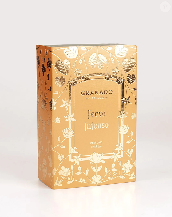 Inspirado em encontros, festas e no espírito vibrante do país, o perfume mistura o adocicado do cacau com notas inusitadas de cachaça, criando uma assinatura olfativa única