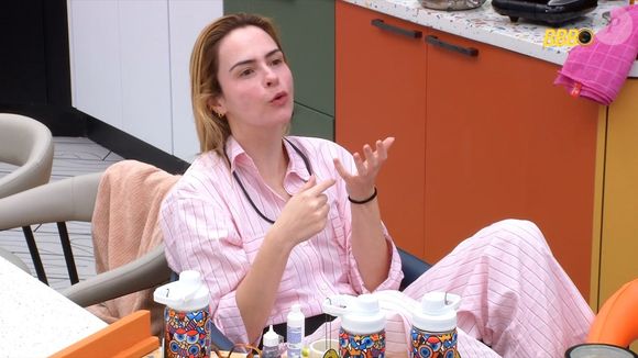 Ana Paula Renault ganhou mais votos nas últimas horas, mas ainda aparece com 28,57%