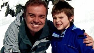 'Em nossos corações': filho de Gugu Liberato, João Augusto faz homenagem comovente no dia do aniversário do pai, com fotos inéditas. Veja!