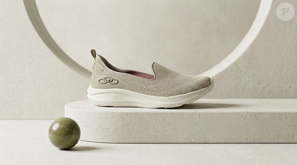 A combinação entre design minimalista e conforto transforma o Tênis Olympikus Safira em uma opção versátil para diferentes ocasiões