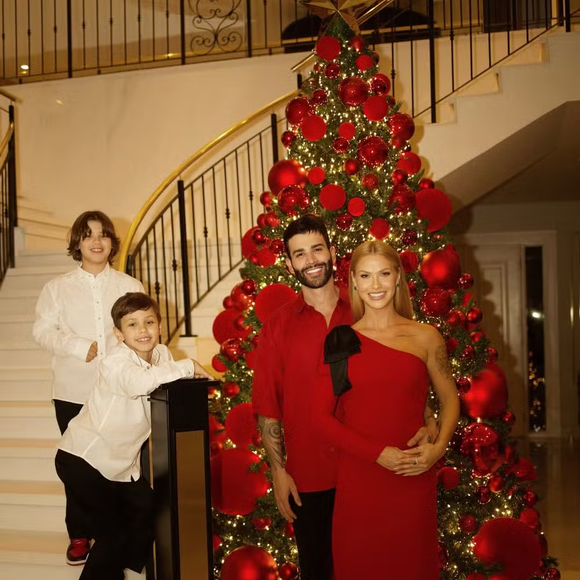 Natal dos famosos: Andressa Suíta faz foto com Gustavo Lima e os filhos, Gabriel e Samuel
