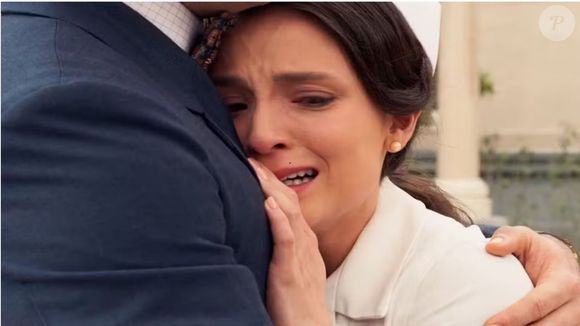 Estela volta para os braços de Celso no final da novela