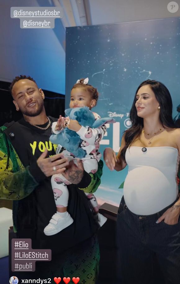 Neymar compartilhou registros do cinema em casa com Bruna Biancardi e Neymar nesta sexta-feira (20)